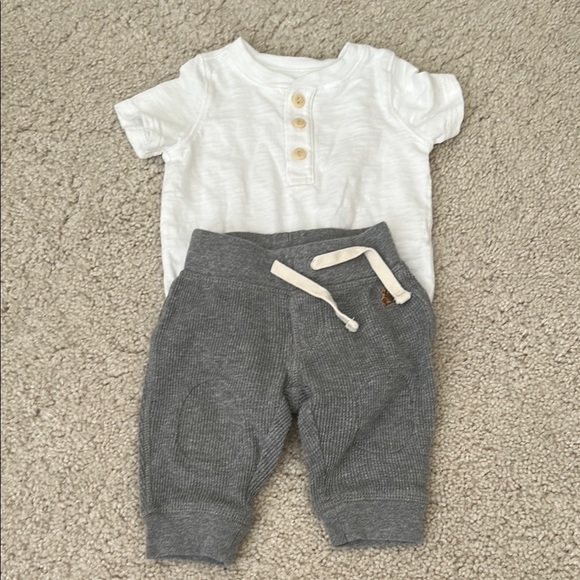 Baby Boys Clothing Bundle with Hoodie, Onesies, and Pants - Size 3-6 months - Picture 4 of 16